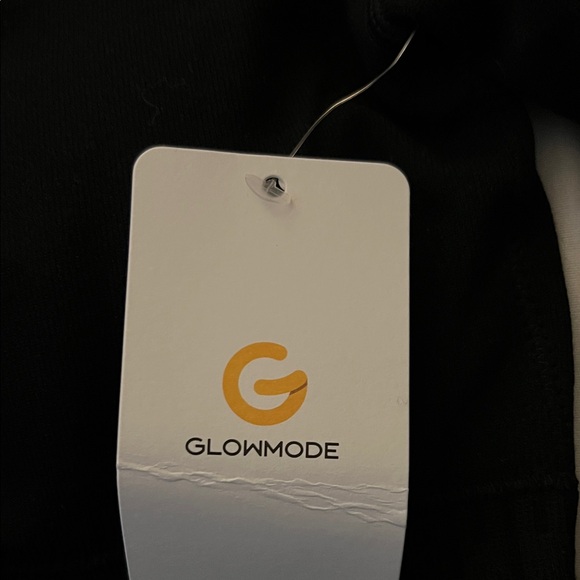 Black Long-Sleeve Cropped V-Neck Athletic Top - Picture 2 of 3